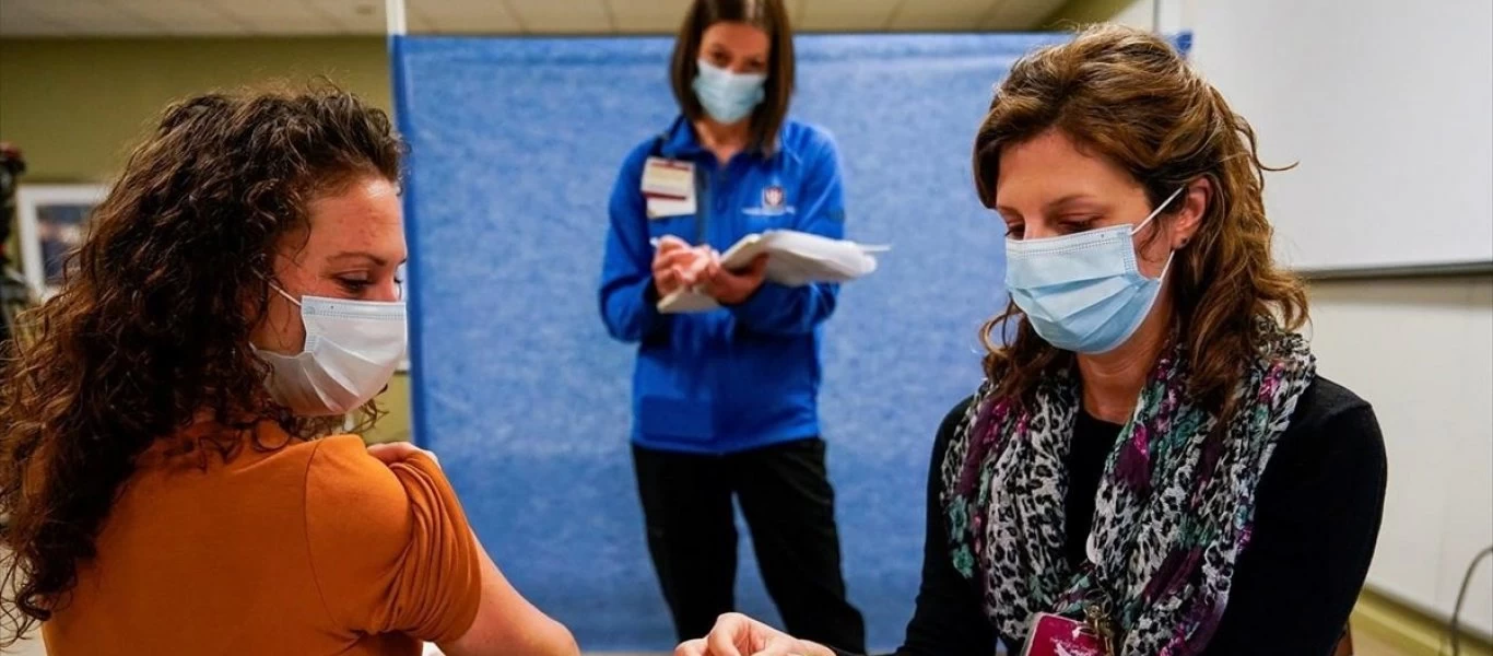 Βρετανία: Πάνω από 30.000 γυναίκες παρουσιάζουν προβλήματα στην περίοδο τους μετά τον εμβολιασμό τους κατά Covid-19